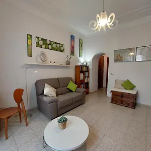 C R A Zy For Rhome Apartamento